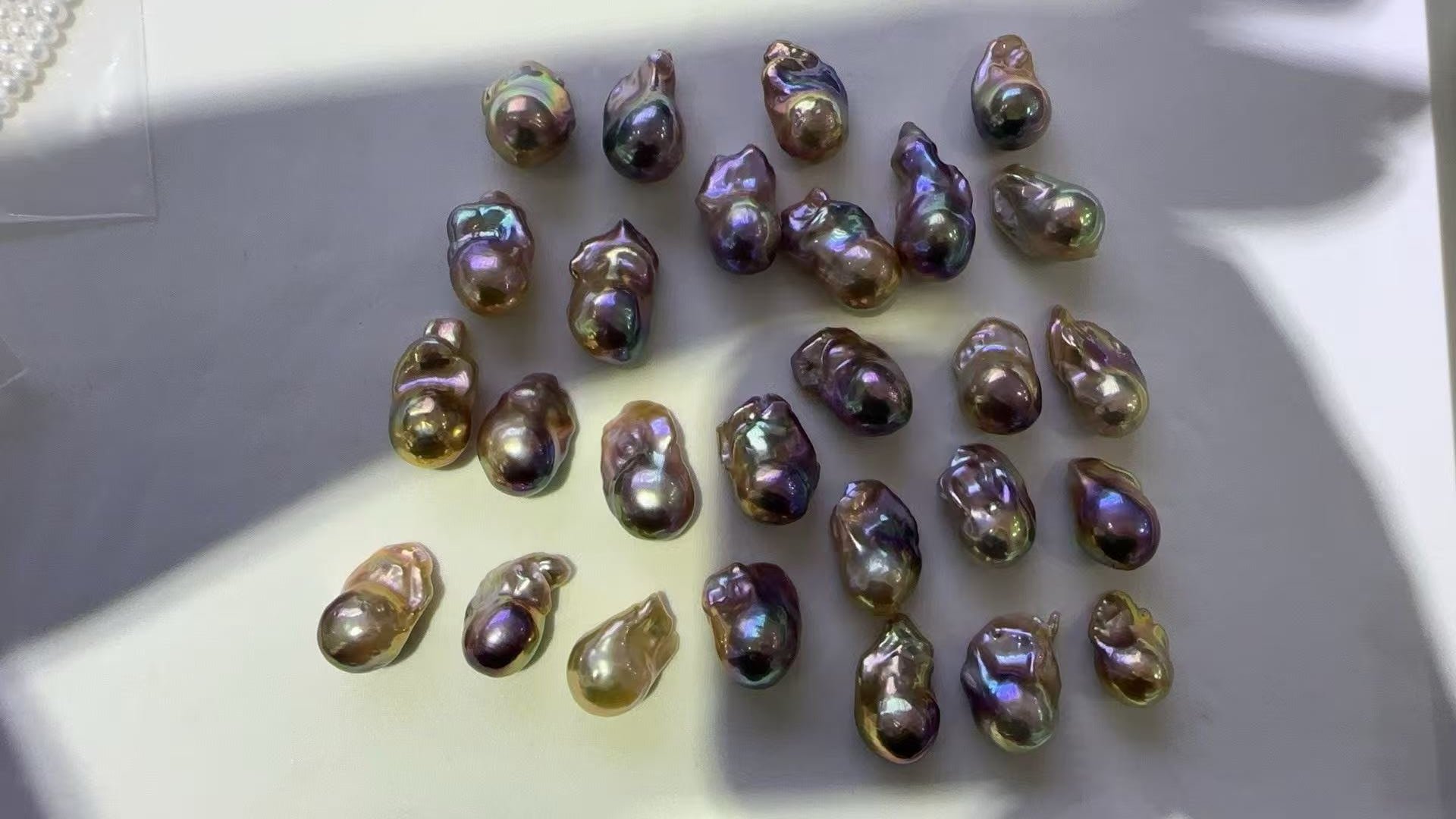 baroque pearl Metallic color.jpg