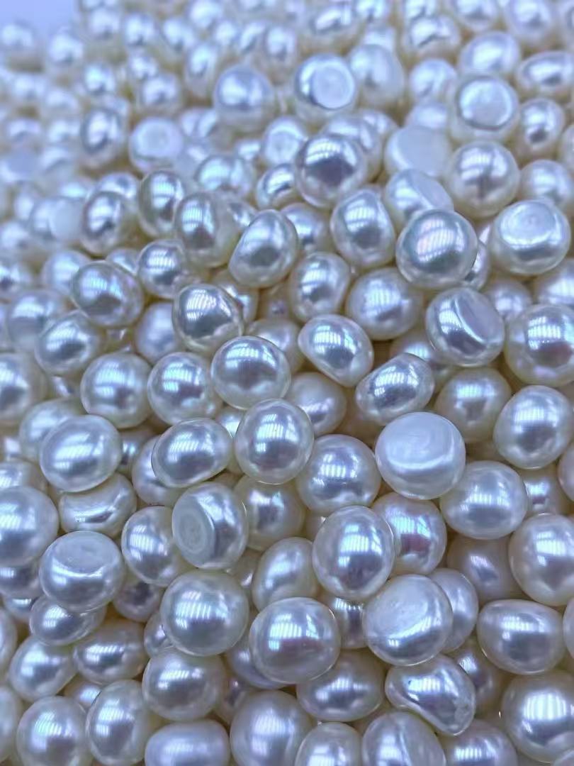 Button pearl loose.jpg