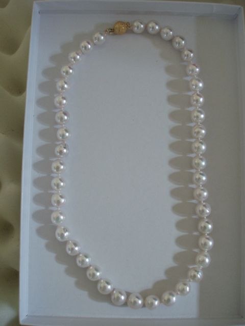 pearl paradise baroque white akoya strand in white box