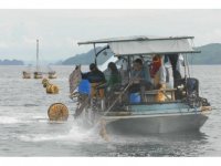 109-cleaning-boat.jpg