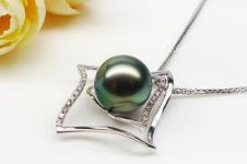 pearl pendant3.jpg