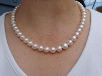 8.0-8.5 AAA white metallic strand neck.jpg