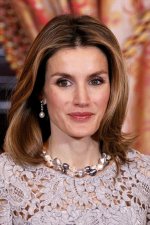 Queen+Letizia+Spain+Pearl+Necklaces+Fresh+SvJ3-M15Yusx.jpg