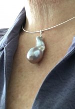 Today I have on a lavender fireball/flameball pendant. The setting is from Pearl Paradise and the pearl from Kongs pearls on Etsy. It measures 31mm by 16mm