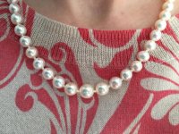 The strand is made up of 6.5-8.5mm graduated metallic freshwater pearls. The studs are 9-10mm metallic fwp.