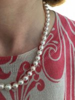 The strand is made up of 6.5-8.5mm graduated metallic freshwater pearls