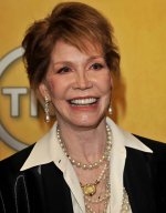 mary-tyler-moore-sag-life-achievement-award.jpg