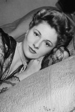 Joan Fontaine.jpg