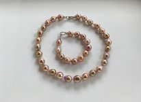 Freshwater necklace I knotted with loose pearls from Hong Kong