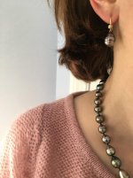 Wearing peacock cherry Tahitian strand with earrings