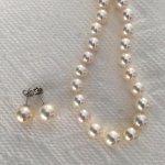 Metallic white pearl strand with earrings