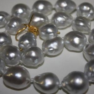 Platinum Australian South Sea Earrings  from DruzyDesign. Matching strand from TahitianPearls.biz