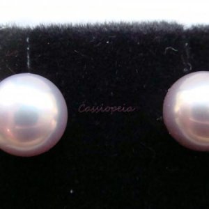 The same exotic metallic FW pearls (6.5-7 mm) taken outside on a cloudy day.