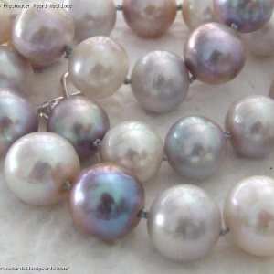 Ahhh 'Tropical Shadows', 18.5 inch, off-round 11-13mm. The largest pearls I have, beautiful soft colours - silvery greys, silvery lilacs, blue lavenders.