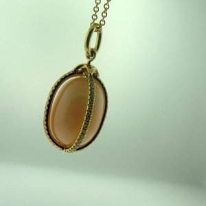 12 Carat pearl pendant in 22k gold and diamonds