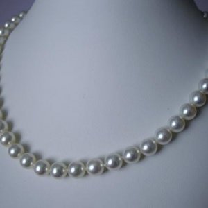 20", 8.5-9mm, from Yokota Pearl Company in Japan. Hanadama Cert.