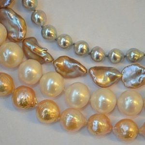 Naturally blue akoya from PP, pondslimes from Kojima Pearls, FW from CHQ GmbH, kasumi-like FW (furrow pearl) from luckstore66 (eBay)