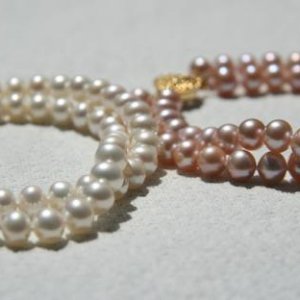 White and pink freshwater bracelets from pearllunar