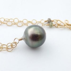 Kamoka  Tahitian pearl and green sapphires