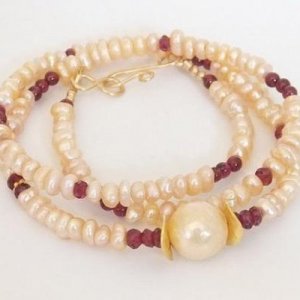 Golden-peach kasumi  like pearls with tiny button pearl and garnet necklace