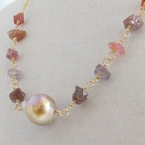 Mauve pondslime pearl and raw spinel necklace