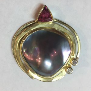 Pendant with Cortez Mabe Pearl by Ross Coppelman