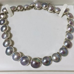 SoC Mabe pearl necklace (fluorescent)