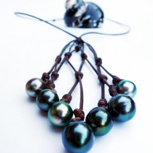 dark tahitian pearls women necklace leather and pearls