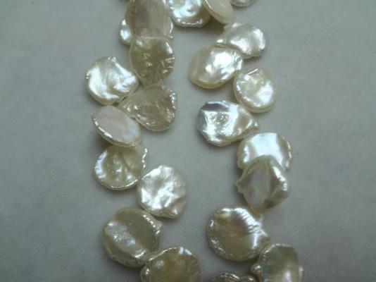 14 15mm  white petal pearl strands