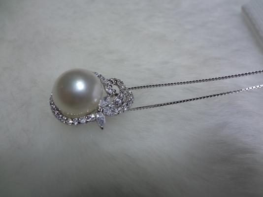 15mm white pearl pendant