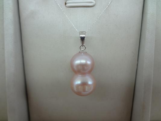 baroque pearl pendant