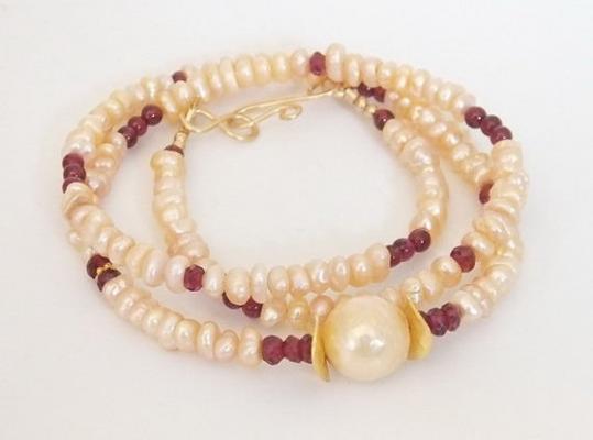 Golden-peach kasumi  like pearls with tiny button pearl and garnet necklace