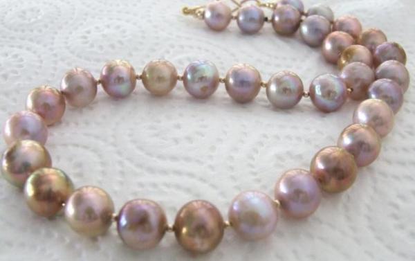 Large golden purple pondslime necklace - boy do I LOVE this one, 19inch, graduated from 10-13mm. Some pearls have swirling colours of coffee cream with purple and gold.