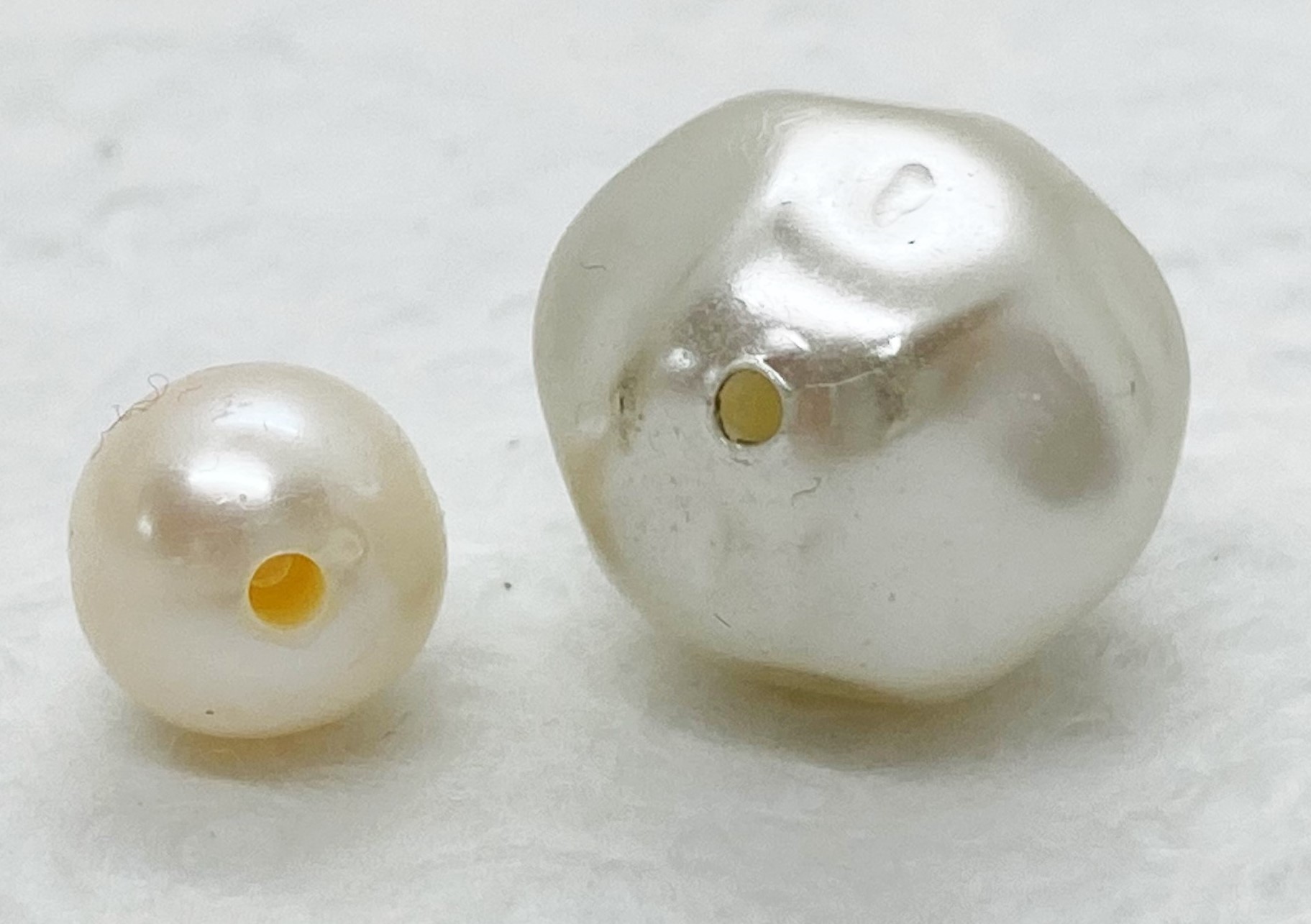 look for "crisp" edge on drill hole, like cultured pearl on left, compared to imitation pearl on right.