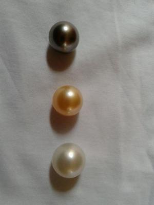 Our AAA Grade of Golden 15mm, White16,5mm, and Black tahitian14,5mm South Sea Pearls .