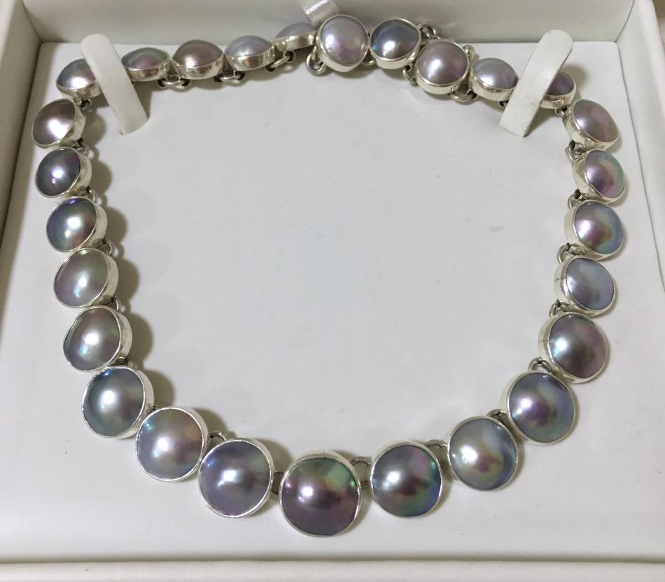 SoC Mabe pearl necklace (fluorescent)