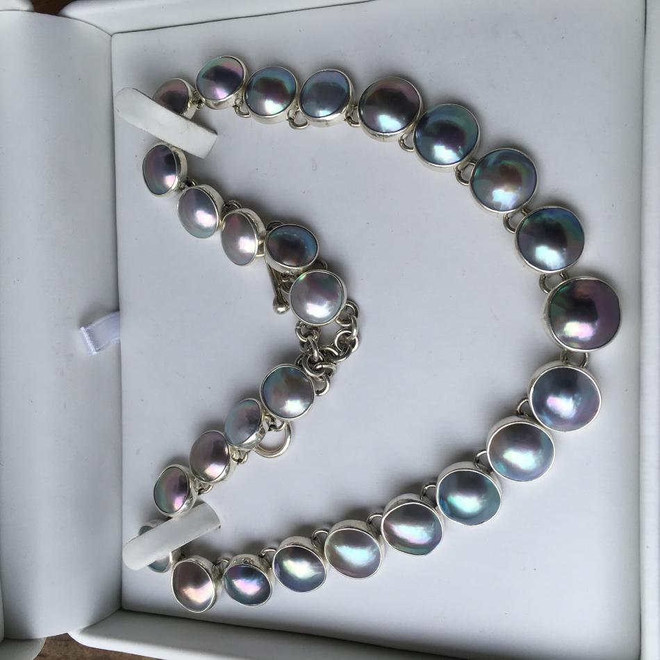 SoC Mabe pearl necklace (overcast sky)