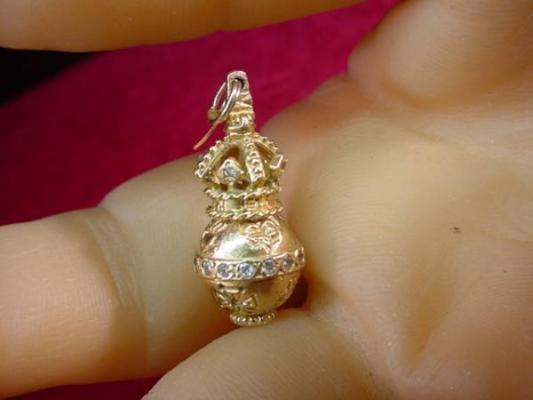 Vintage Diamond Pendant with Crown 23K