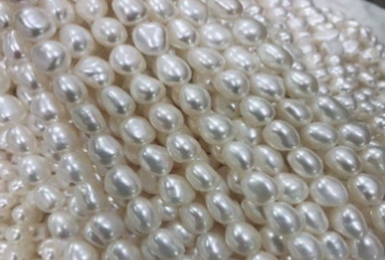 What we're usually sent, and want to buy. High quality 10-12 width baroque pearls