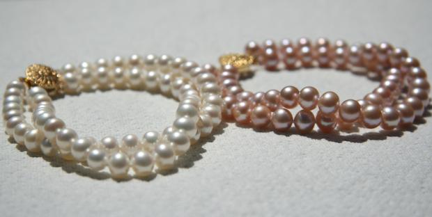 White and pink freshwater bracelets from pearllunar